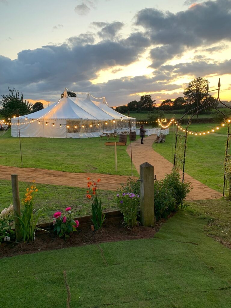 Outdoor festoon lights